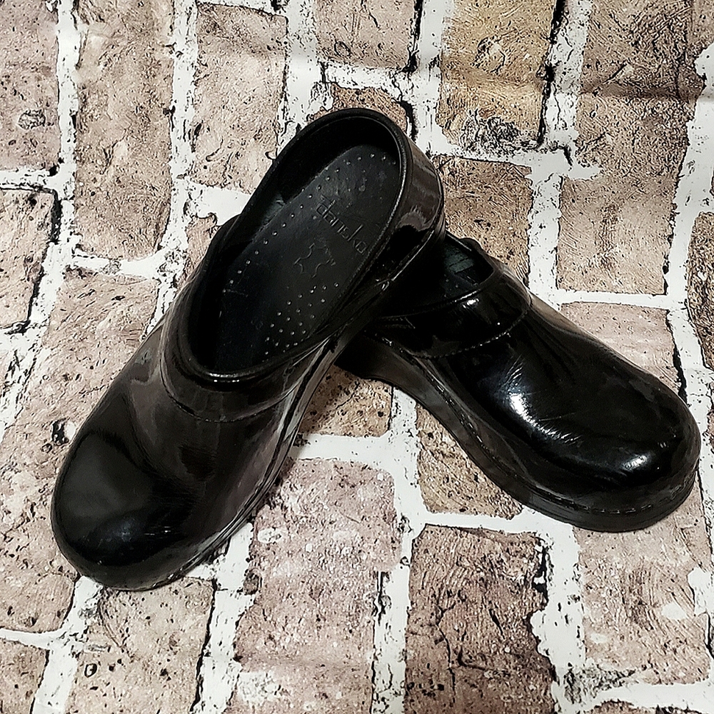 Dansko Patent Leather Clogs 36 (6) Nursing